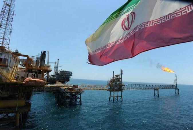 Iran Continues Oil Battle, Threatens Use Of Force If Strait Of Hormuz Route Is Disregarded