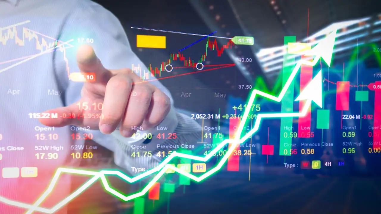 Speculative Small-Cap Stocks Surge Triple Digits As Tech Selloff Deepens
