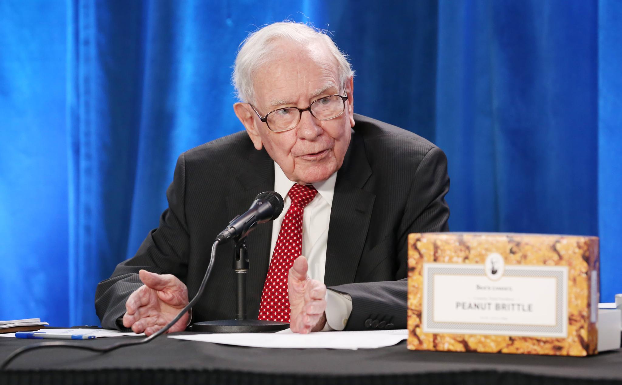 Every Stock Warren Buffet Bought This Year And How Those Bets Have ...