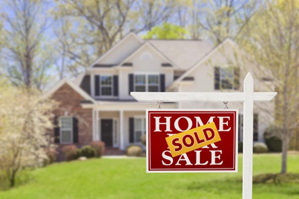 US Citizens Pick Buying Over Renting As Zillow Shows Mortgage Rates Crash